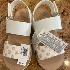 BNWT size 10 toddler sandals - Gap